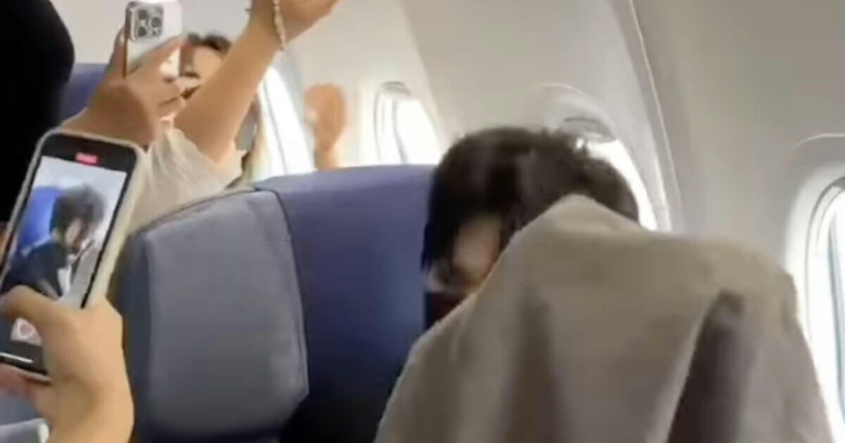 zi yu confronts sasaeng fans on flight