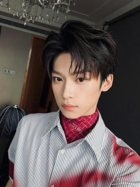 people-Asian male-A-black hair-A-striped shirt-A-red bandana-A-selfie