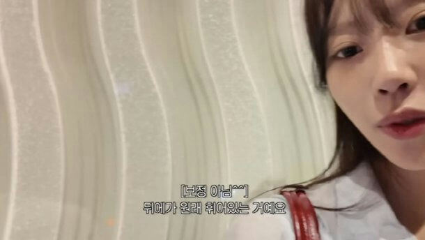 people-woman-brown hair-close-up-korean text-white shirt