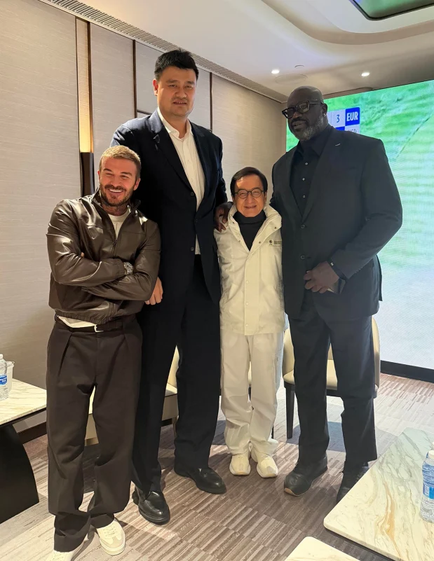 From left to right: David Beckham (1.83 m tall), Yao Ming (nearly 2.3 m), Jackie Chan (1.74 m tall), Shaquille O'Neal (over 2.1 m).