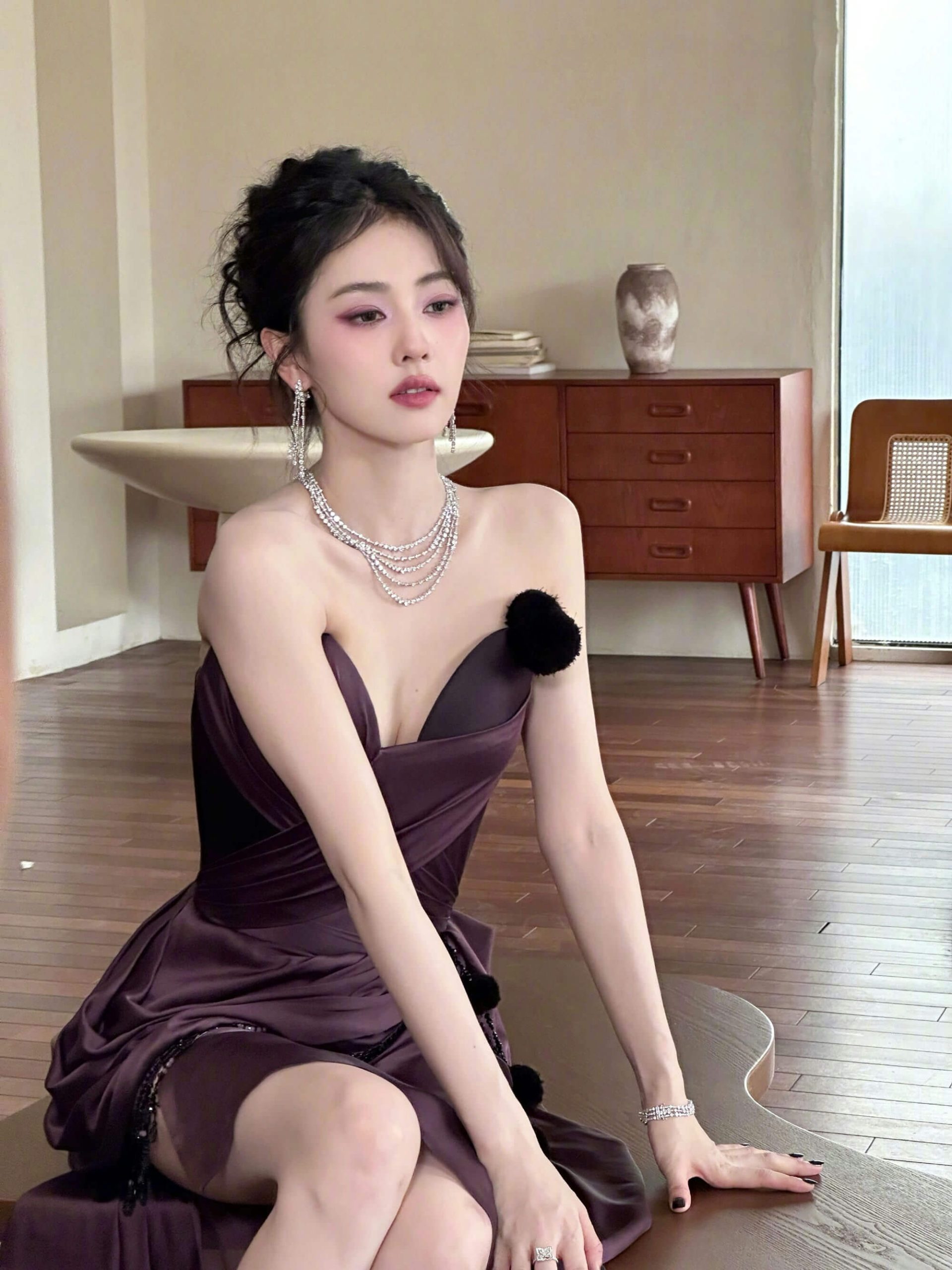 people-A-woman-A-purple-dress-A-jewelry-B-sitting-B-dark-hair-C-indoor-C