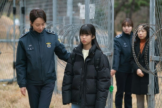 people-woman in police uniform-A-female juvenile suspect-A-second woman in police uniform-B-older woman in civilian clothes-C