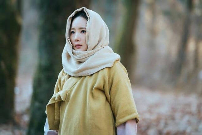 people-woman-A-hooded-A-yellow-outerwear-A-outdoor