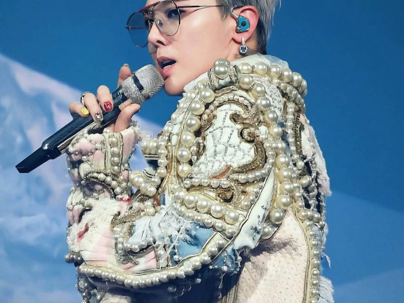 people-G-Dragon-A-performance-A-pearl-embellished-jacket-A-blonde-hair-A-sunglasses