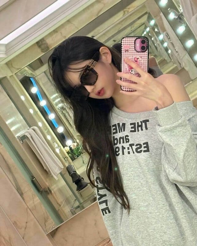 people-woman-A-selfie-A-sunglasses-A-grey sweatshirt-B-long dark hair-C