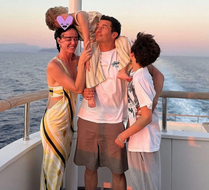 people-Katy Perry-A-Orlando Bloom-A-Daisy Dove Bloom-B-Flynn Christopher Bloom-C-vacation