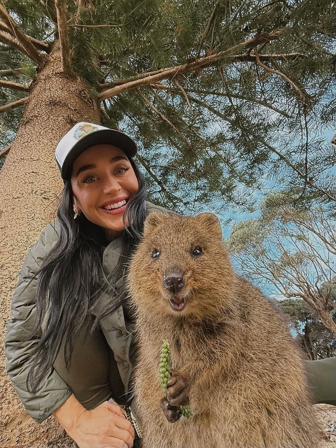 people-1-woman-A-animal-A-quokka-B-smiling-C-outdoors