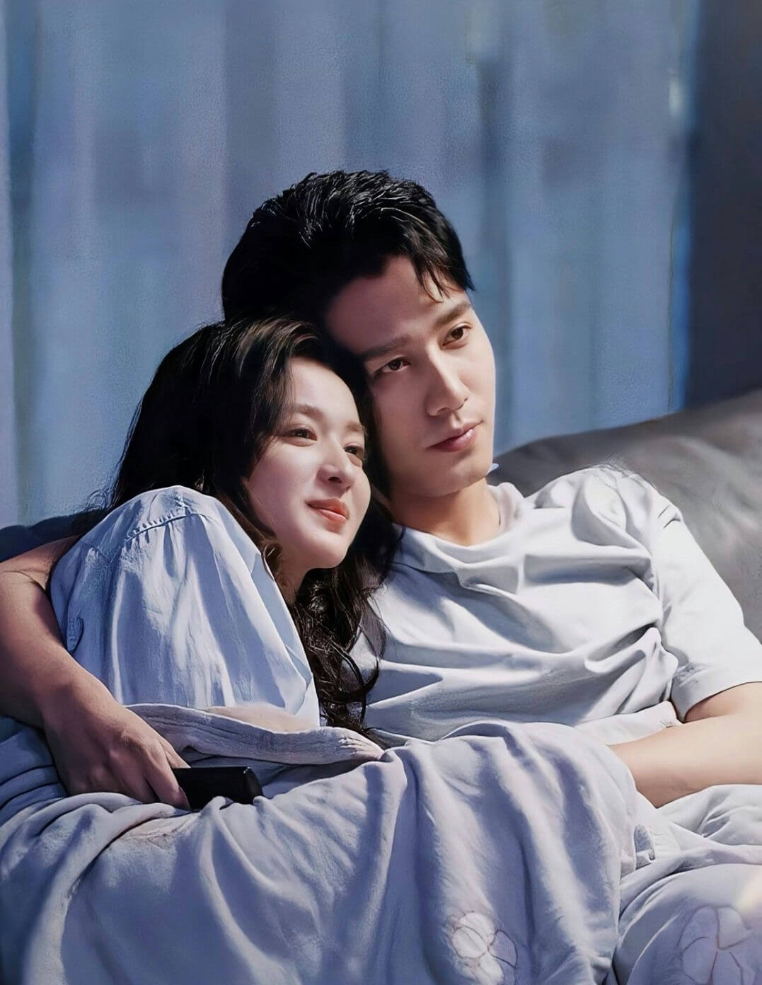 people-A-couple-A-cuddling-B-watching-TV-C-relaxed