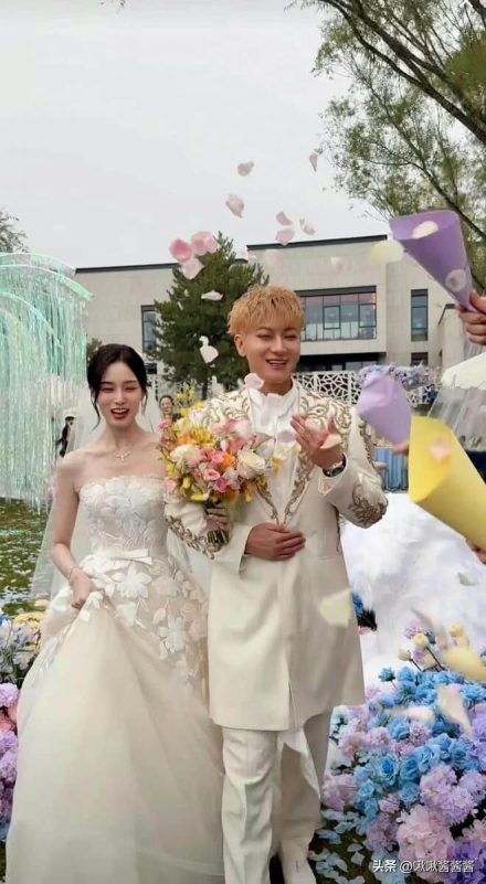 people-bride and groom-A-wedding attire-A-rose petals falling-A-colorful bouquet-B-outdoor ceremony