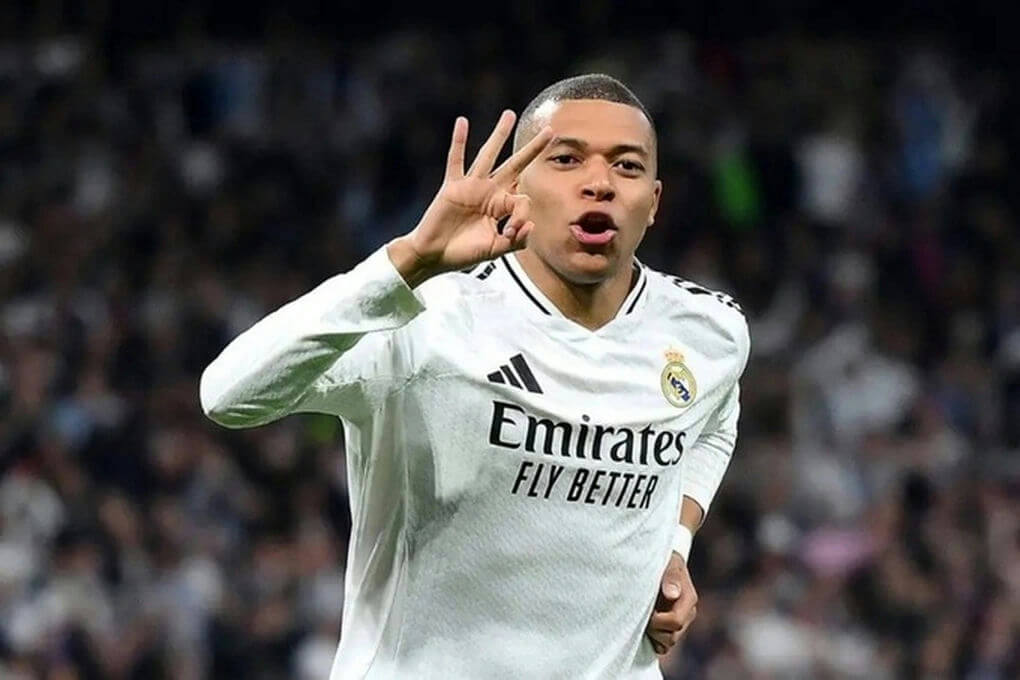 people-Kylian Mbappé-A-Real Madrid jersey-A-celebrating-B-three fingers up-C