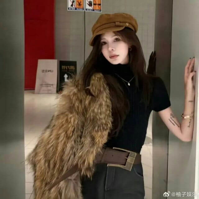 people-woman-A-fashionable-B-fur shawl-C-brown cap