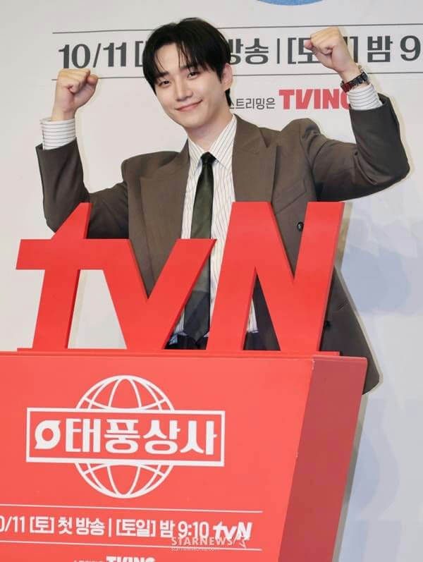 people-Actor Lee Joon-young (U-KISS Jun)-A-fist pump-A-smiling-A-brown suit-B-red promotional sign-C