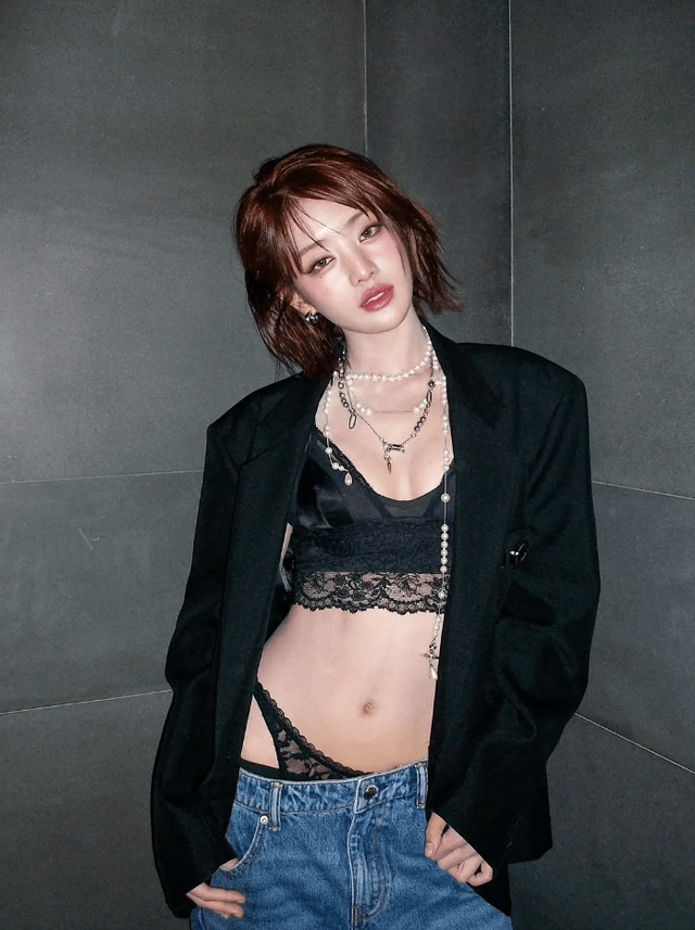 people-woman-A-brown short hair-A-black oversized blazer-A-black lace bralette-A-low-rise denim jeans-A-layered pearl and silver necklaces-A-exposed midriff