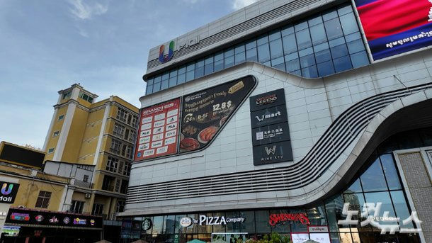 buildings-A-modern-mall-A-yellow-building-A-store-signage