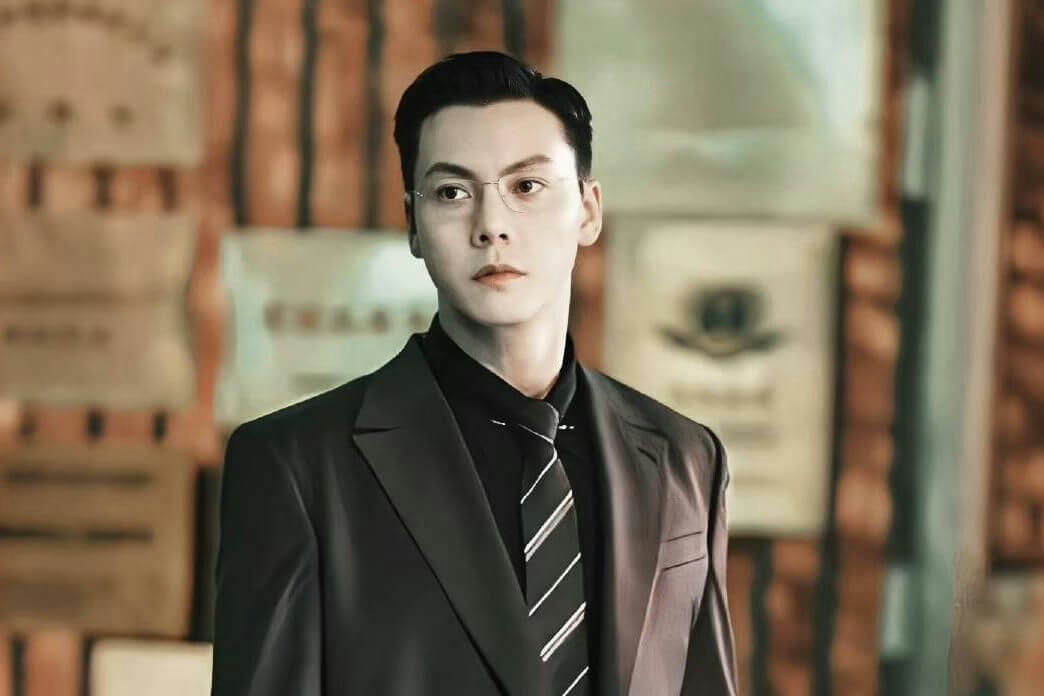 people-man-suit-black-tie-glasses-serious