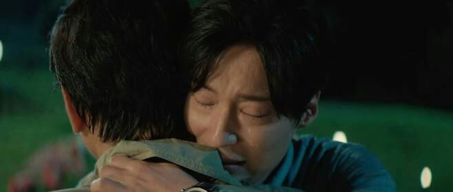 people-Two people-A-Embrace-A-Emotional-A-Crying-B-Dark background
