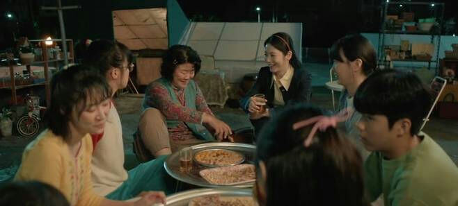 people-6-gathering-A-sharing-food-A-smiling-A-nighttime-B-casual-clothing-C