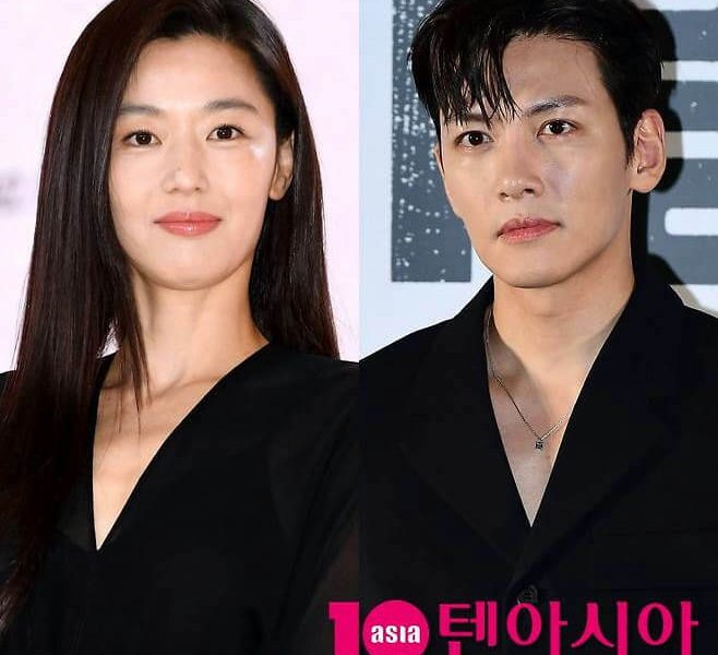 people-Jun Ji-hyun-A-Ji Chang-wook-A-Korean actors-A-Black attire-A-Formal event