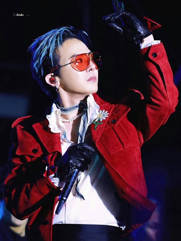 G-Dragon hit onstage Osaka concert