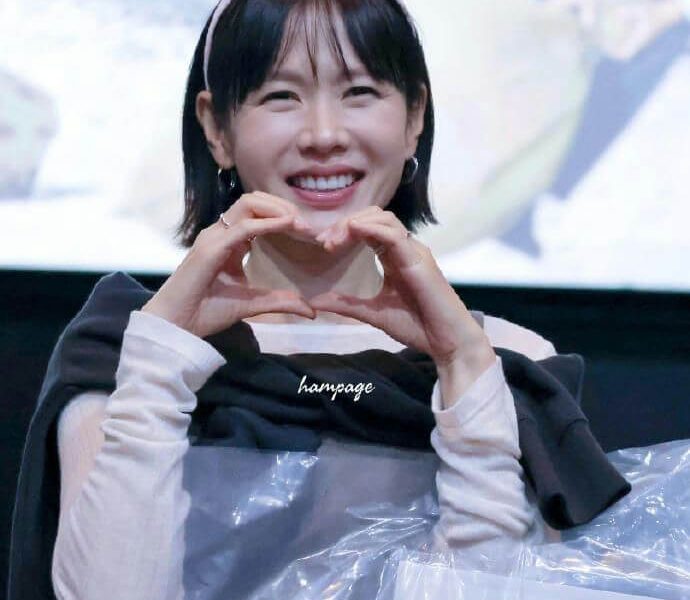 people-Woman-Smiling-A-Heart-Gesture-A-Pink-Headband-A-Short-Black-Hair