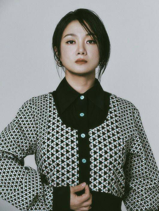 people-A-Korean actress-A-Park So-dam-B-short dark hair-C-patterned cardigan