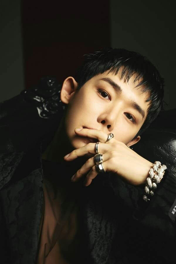 people-Asian male-A-dark lighting-B-short black hair-C-silver rings and bracelet