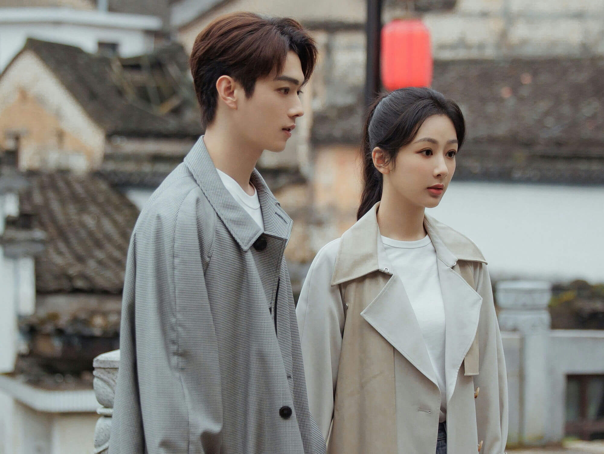 people-A-man-A-woman-A-couple-A-outdoor-A-trench coat-A-Chinese drama-A-modern clothing-A-serious expression