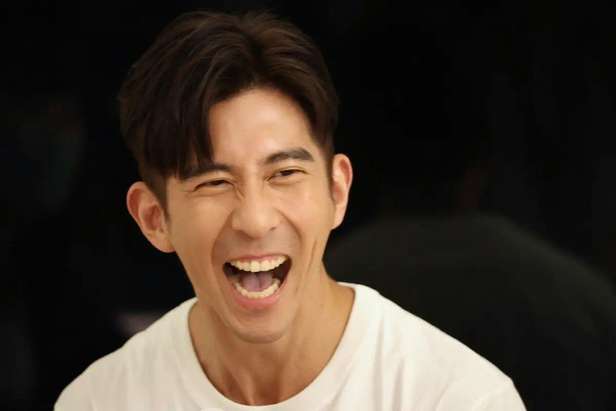 people-A-man-A-laughing-A-white shirt-A-dark background