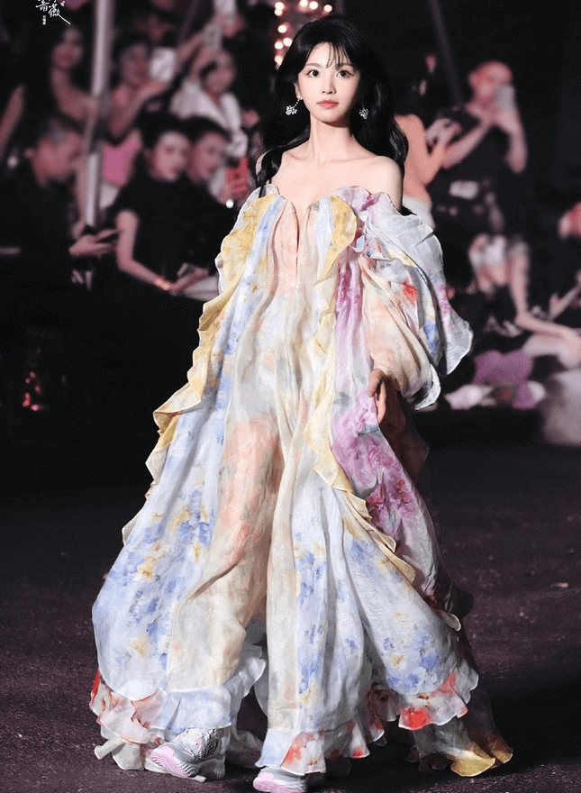 people-woman-A-fashion-A-floral-print-A-ruffled-dress-A-runway