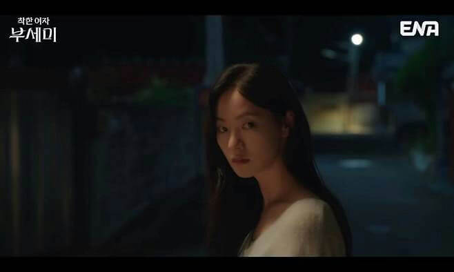 people-A-woman-A-dark-A-night-B-Korean-drama-B-ENA-C-serious-C