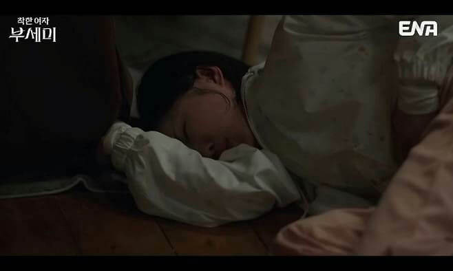 people-woman-sleeping-on-floor-dark-room-Korean-drama