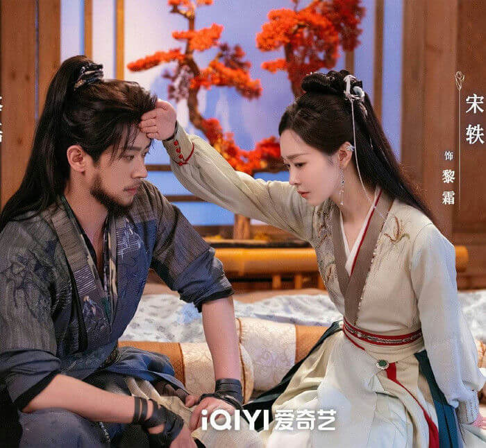 people-A-man-A-woman-A-checking forehead-A-period drama costume-A-iQIYI logo