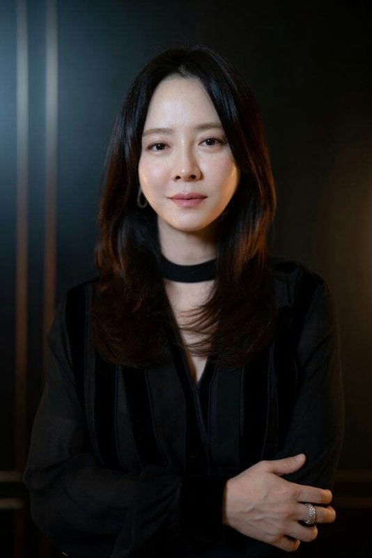 song ji hyo minimalist beauty