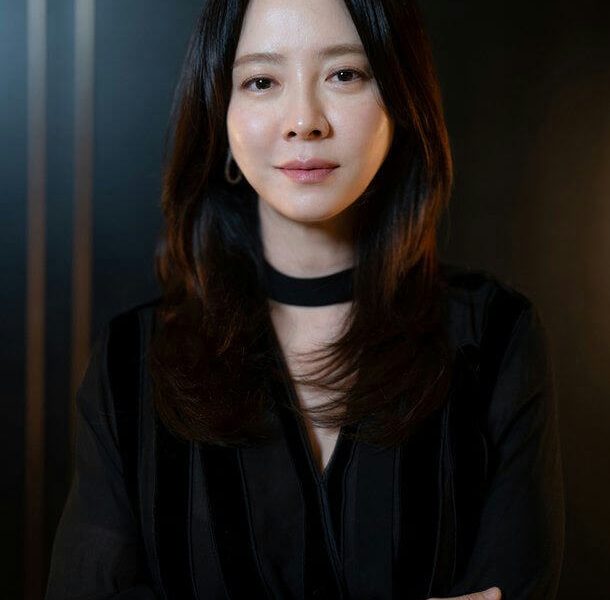 song ji hyo minimalist beauty