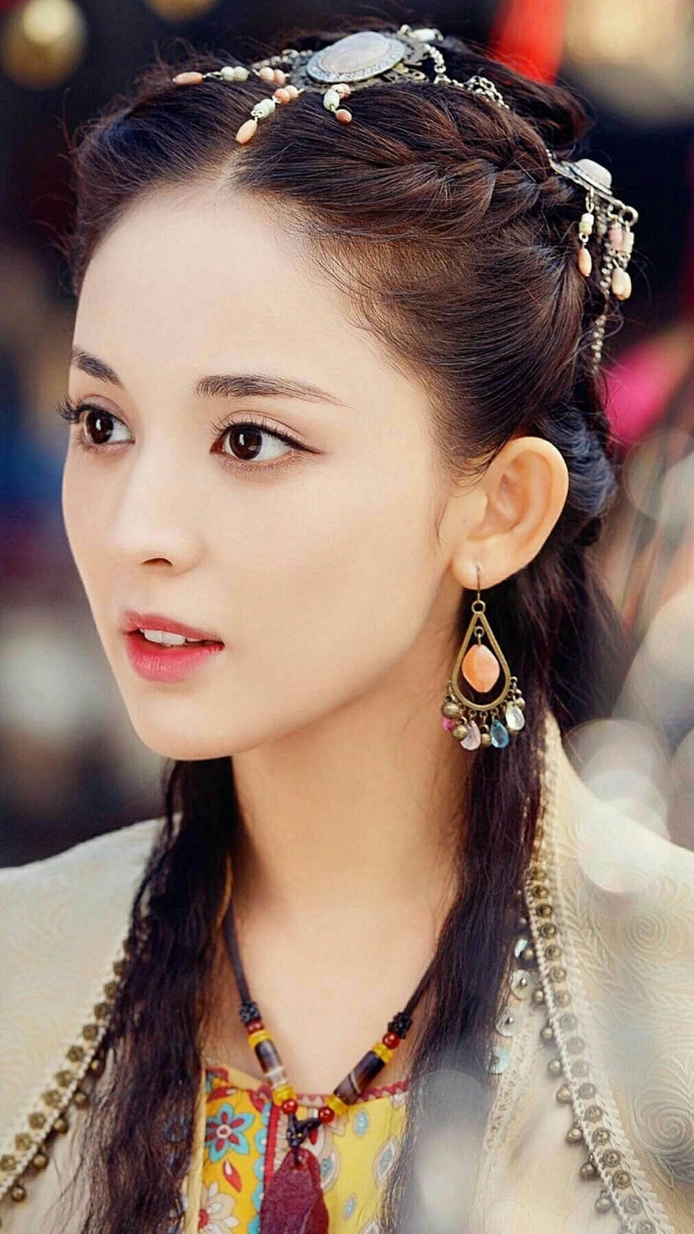 people-woman-A-Asian-A-long dark hair-A-ornate jewelry-A-period costume