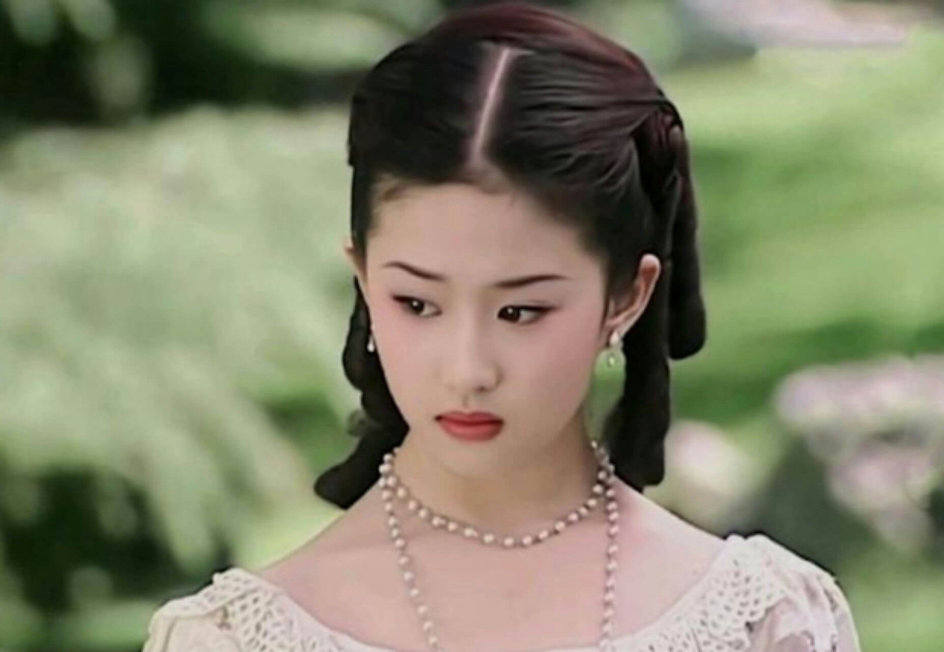 people-Liu Yifei-actress-Chinese-costume drama-pearl necklace-jade earrings