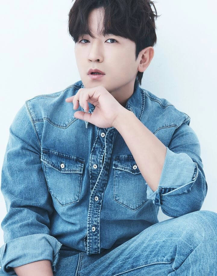 people-A-man-A-Korean-A-denim shirt-A-blue-B-casual-B-posing-C-studio portrait