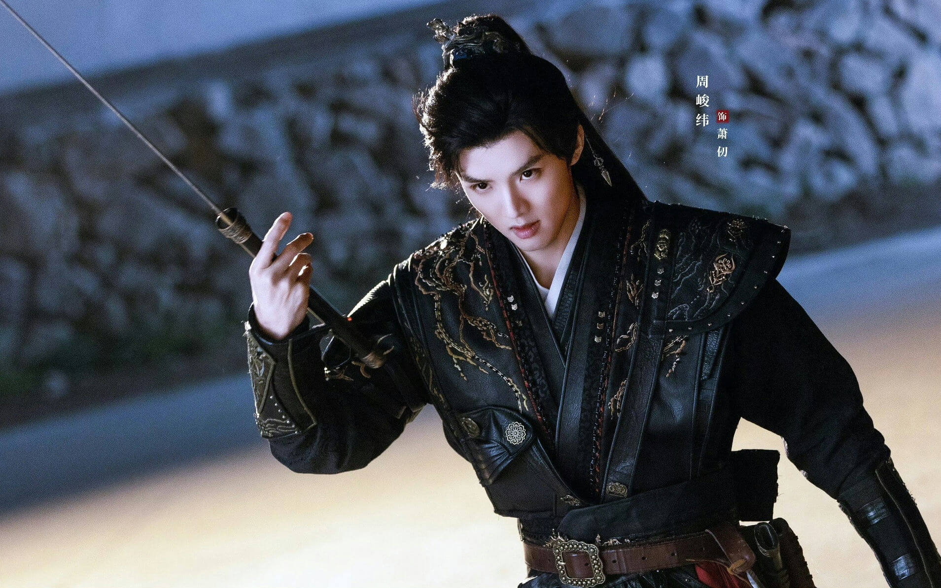 people-Man-A-Chinese drama actor-A-holding sword-A-black historical costume-A-dark background