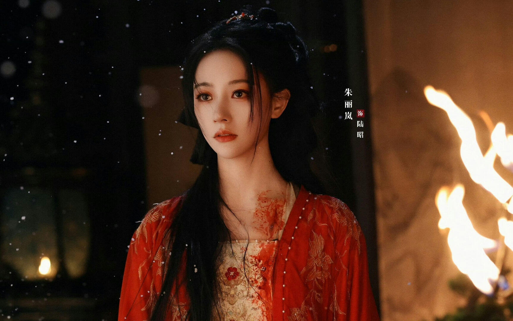 people-A-Chinese actress-A-historical costume-B-blood stains-C-snowfall-D-firelight