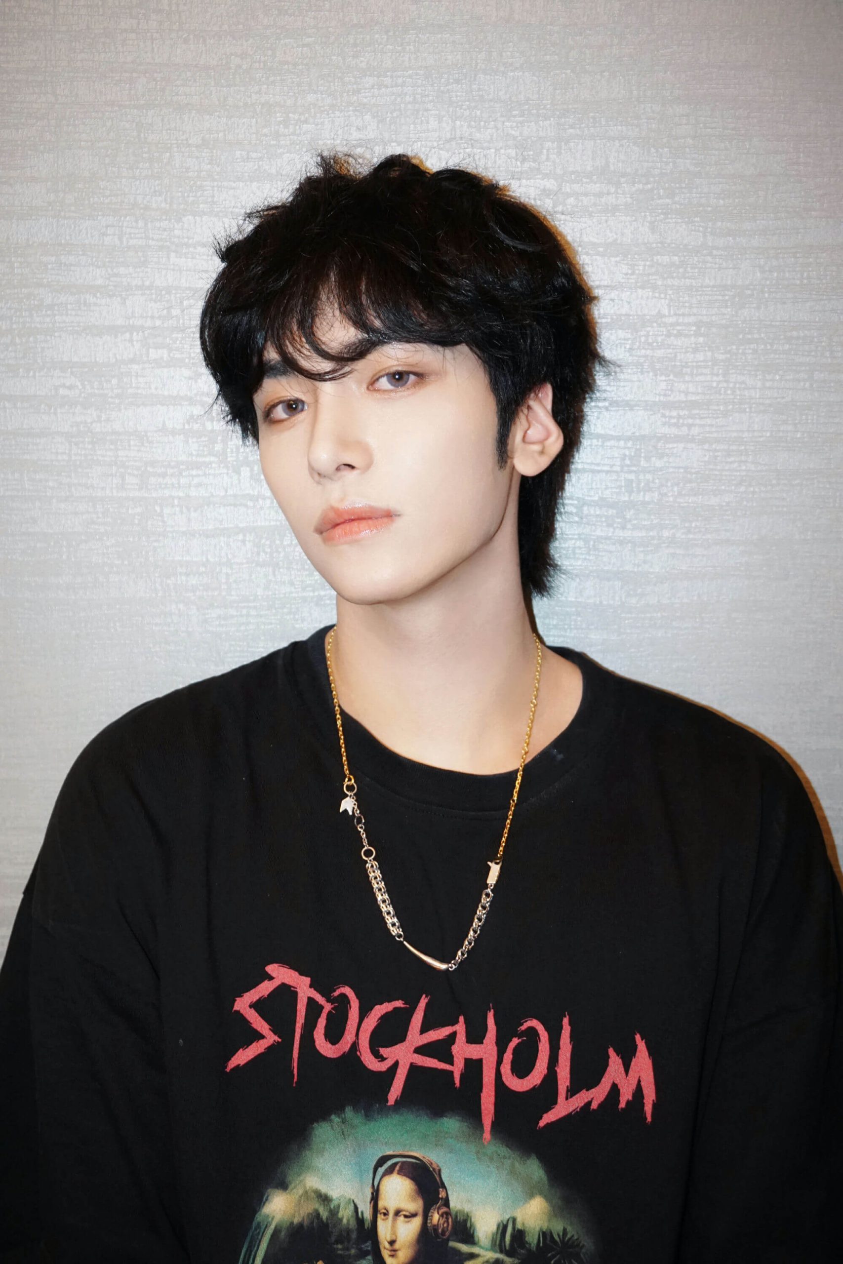 people-male-A-dark hair-B-black t-shirt-C-gold necklace
