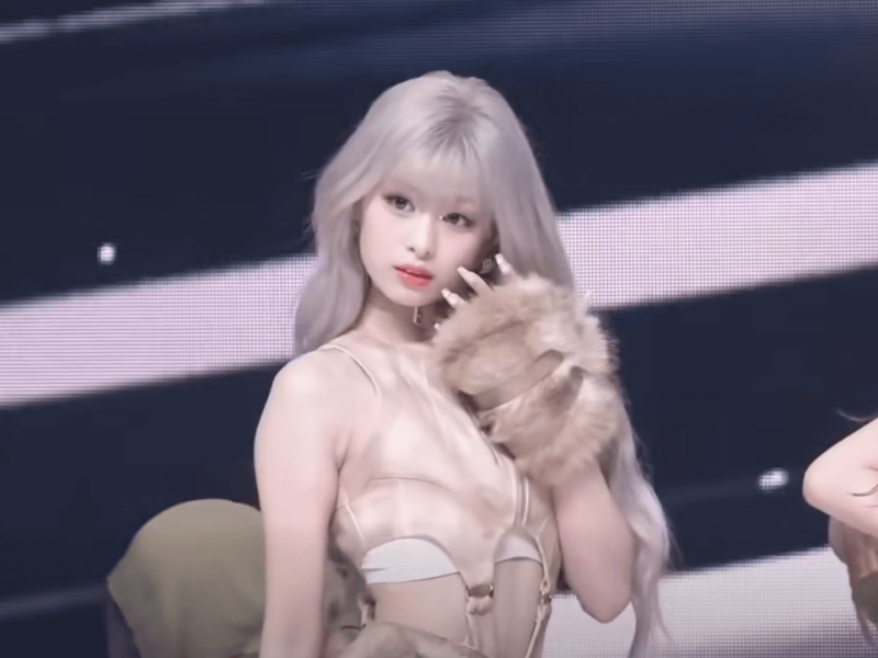 people-1-female performer-A-silver hair-A-tan outfit-A-fur accessory