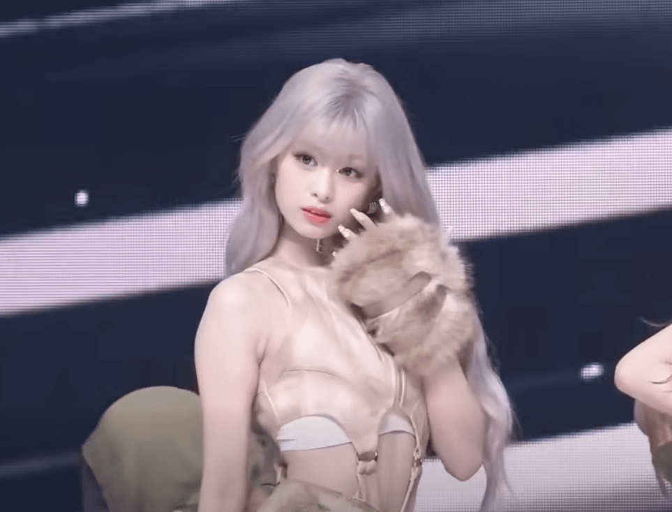 people-1-female performer-A-silver hair-A-tan outfit-A-fur accessory