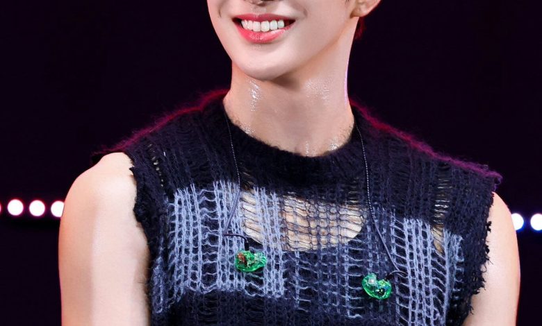 people-Male K-pop Idol-A-Smiling-A-Red Hair-B-Black Distressed Sleeveless Top-C