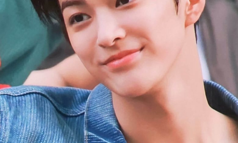 people-young man-A-smiling-A-dark hair-B-denim jacket-C
