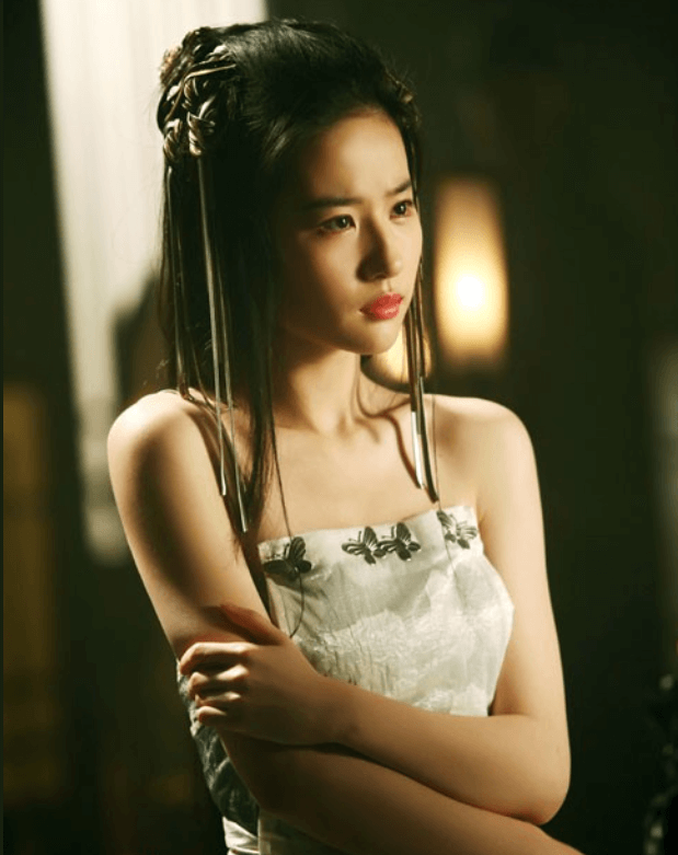 people-Liu Yifei-A-historical costume-A-ornate hairstyle-A-strapless dress-A-dramatic lighting