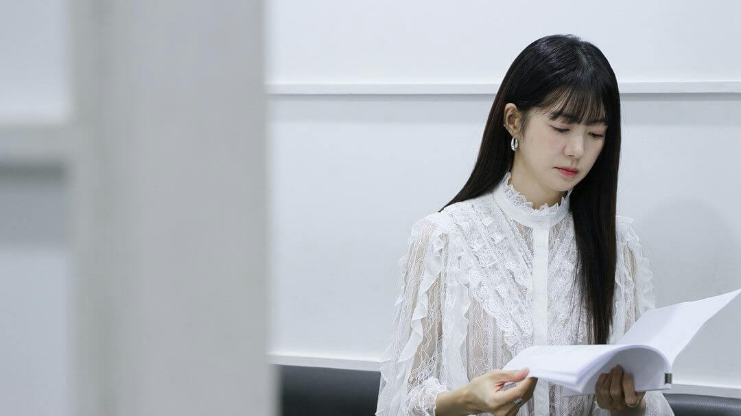 people-1-woman-A-reading-A-white-lace-blouse-A-long-dark-hair-A-silver-earrings