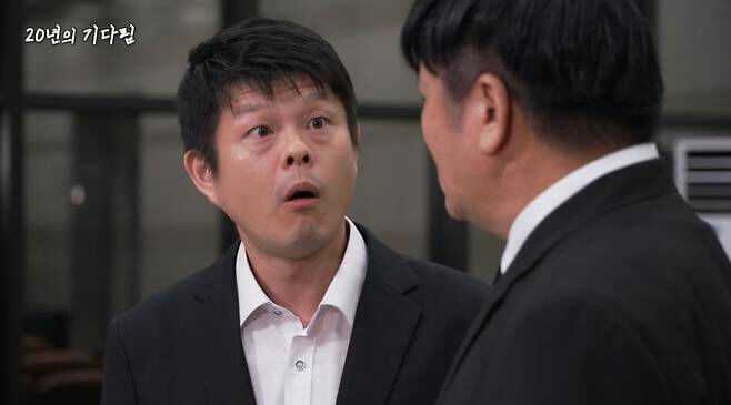 people-man in black suit with white shirt and surprised expression-man in black suit seen from behind-Korean text 