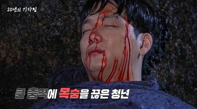 people-man-face covered in blood-lying down-bleeding heavily