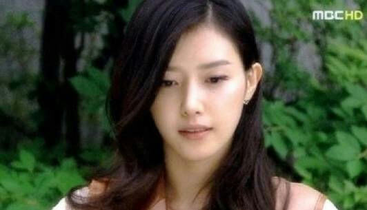 people-Woman-Asian-Long dark hair-Outdoors-MBC HD logo