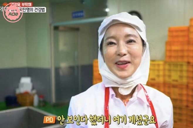 people-1-woman-A-wearing-a-white-head-covering-and-apron-B-speaking-C-in-a-food-processing-or-storage-area